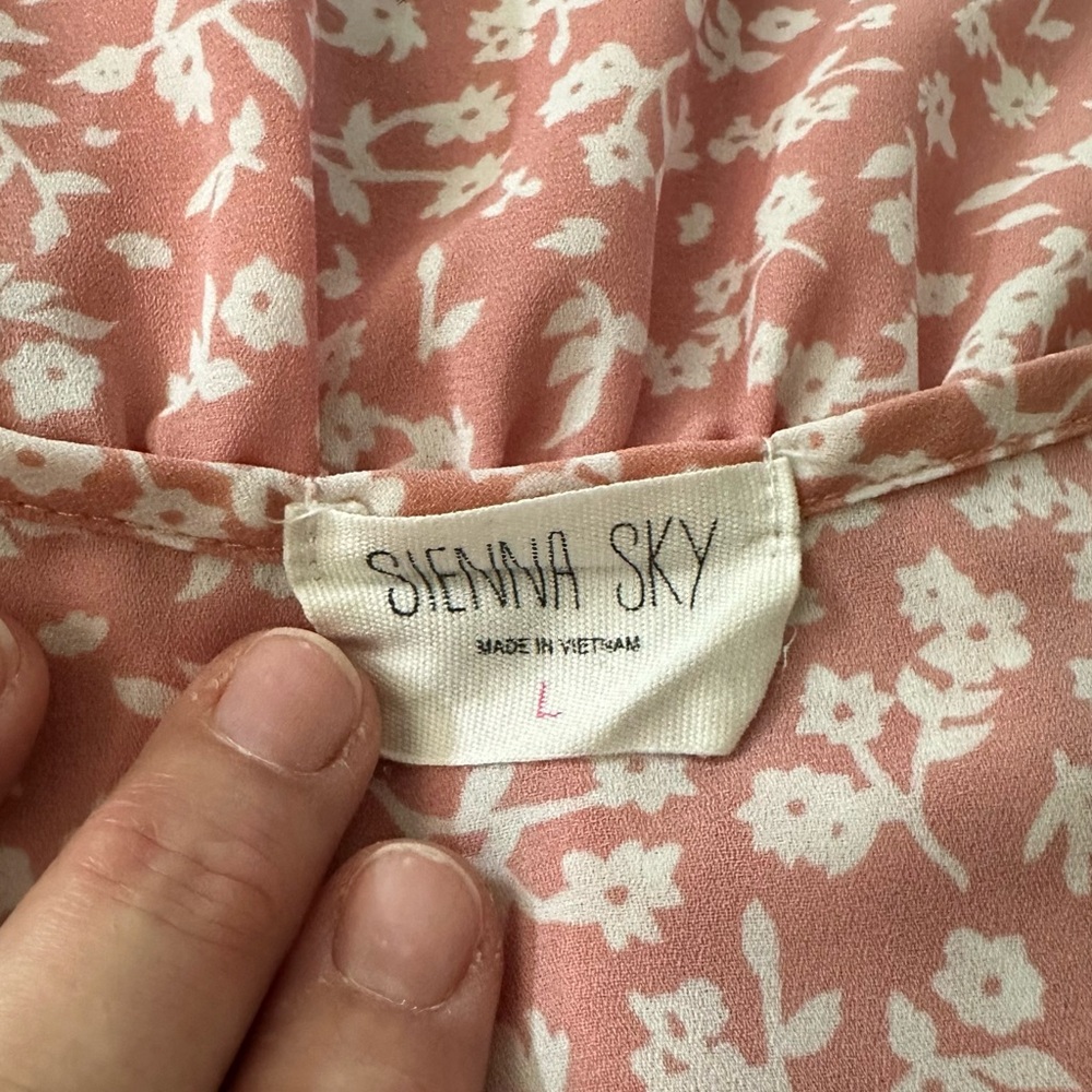 Last chance sale!
Sienna Sky Pink floral Peplum Blouse-Large - Picture 5 of 5